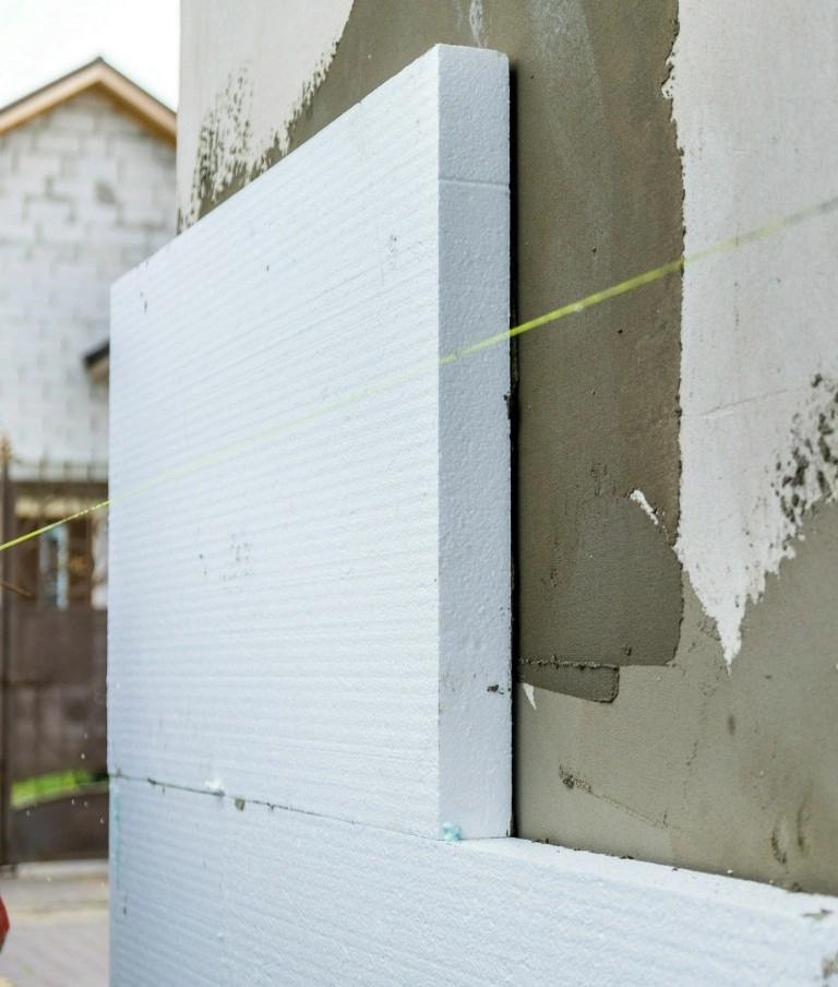 ocieplanie ściany domu styropianem